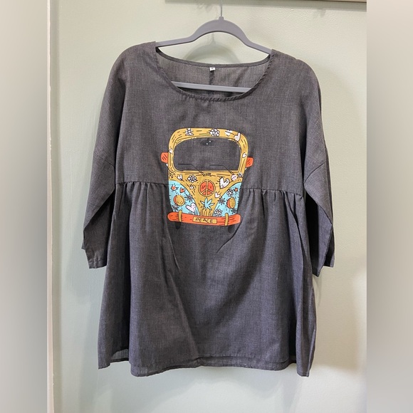 Tops - Women’s Gray Peace Van Too Size Medium